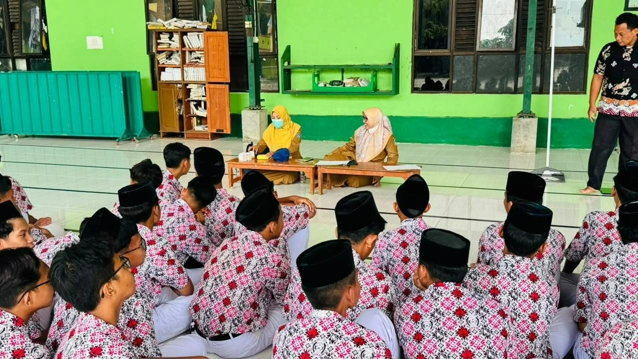 Kegiatan Pemeriksaan Kessehatan Murid